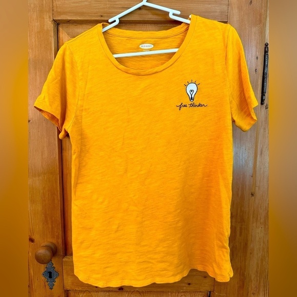 🎉Old Navy Free Thinker Tee Shirt Size Medium - Picture 1 of 9